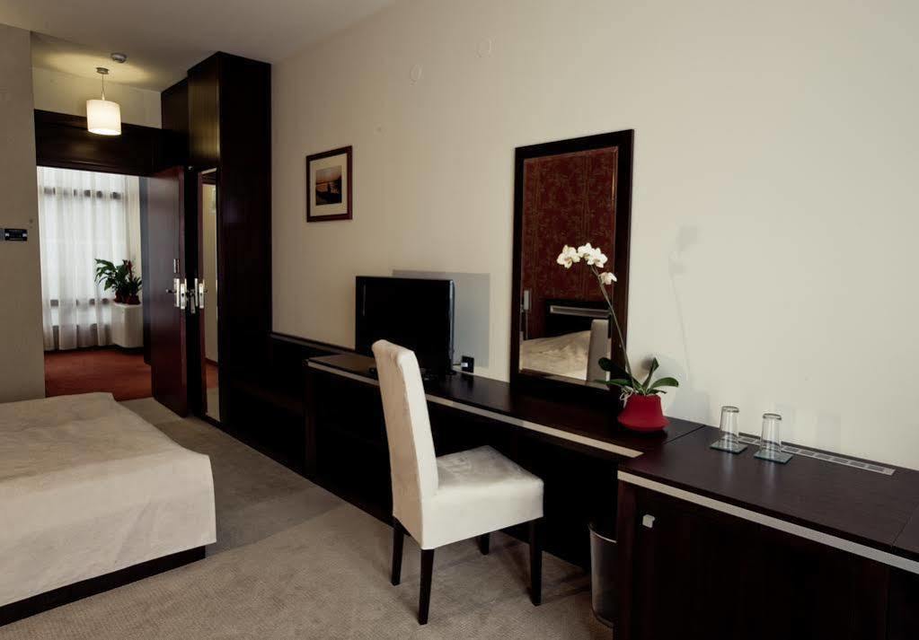 Hotel Forum Garni Subotica Ngoại thất bức ảnh