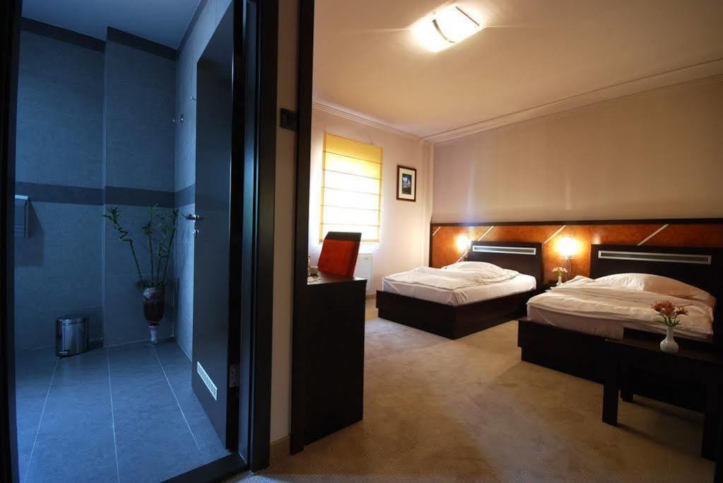 Hotel Forum Garni Subotica Ngoại thất bức ảnh